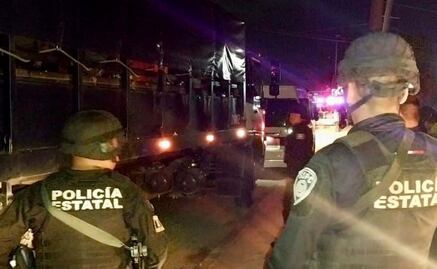 Rescatan a 153 migrantes "abandonados y hacinados" dentro de tráiler en Chiapas