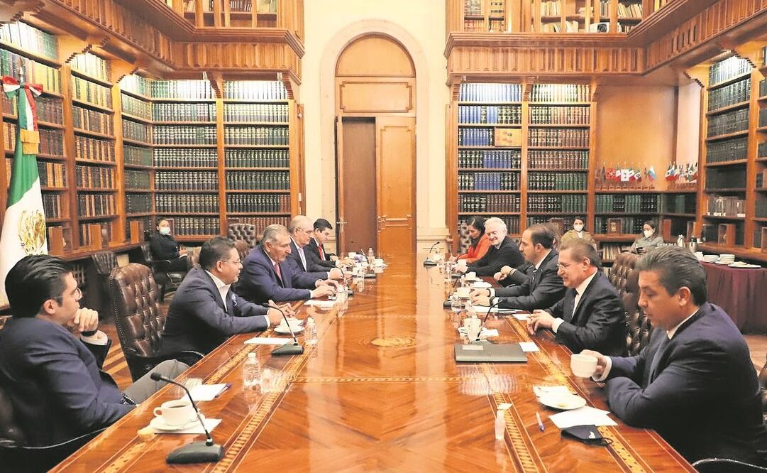 Adán Augusto López, titular de la Segob, se reunió con miembros del PAN en Bucareli. Estuvieron, entre otros, Julen Rementería, Francisco García Cabeza de Vaca, Marko Cortés y Santiago Creel. Foto: Cortesía