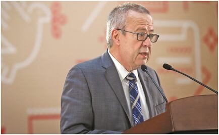 Urzúa viaja por carretera a Convención Bancaria; pone ejemplo de austeridad