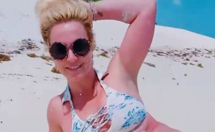 Britney Spears muestra su lado más sexy sin sostén, con bikini y en la arena