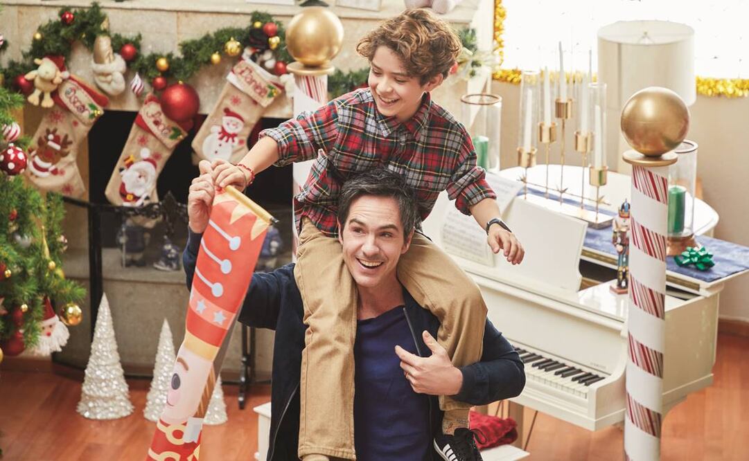 Mauricio Ochmann interpreta a Chuy, padre de dos hijos, quien odia cumplir años el mismo día que Nochebuena, pues nadie se acuerda de él, razón por la que recibe un hechizo que lo hace despertar todos los días en esa fecha.   Manu NNa interpreta al hada m