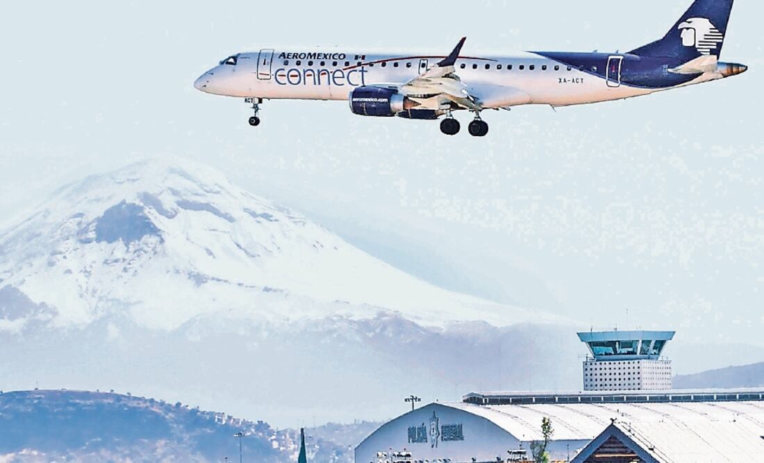 Rezago. Indra destacó que actualmente no hay tecnología moderna para el desvío automático de aeronaves (ARCHIVO EL UNIVERSAL)