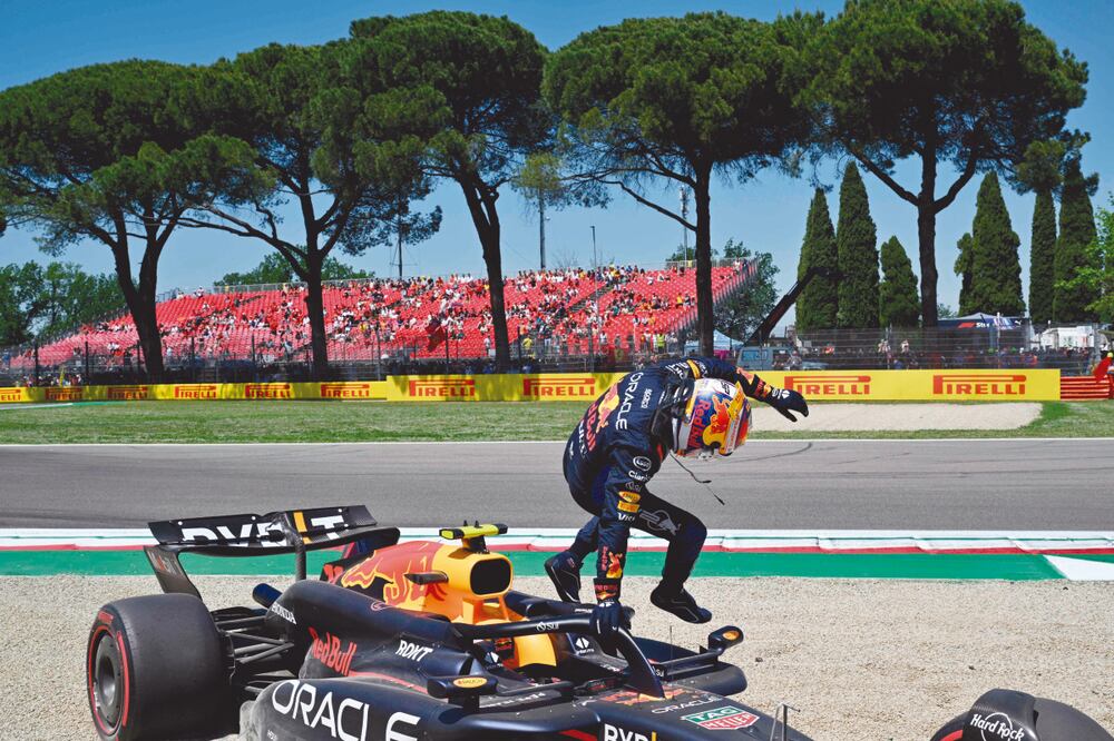 La pista de Imola es complicada para hacer rebases, por lo que será una carrera bastante difícil reconoció el tapatío. Foto: ANDREJ ISAKOVIC AFP