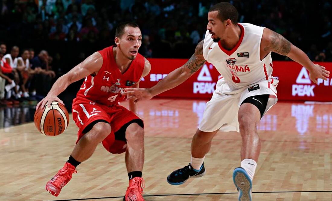 Paul Stoll brilló desde los tres puntos. Imago7