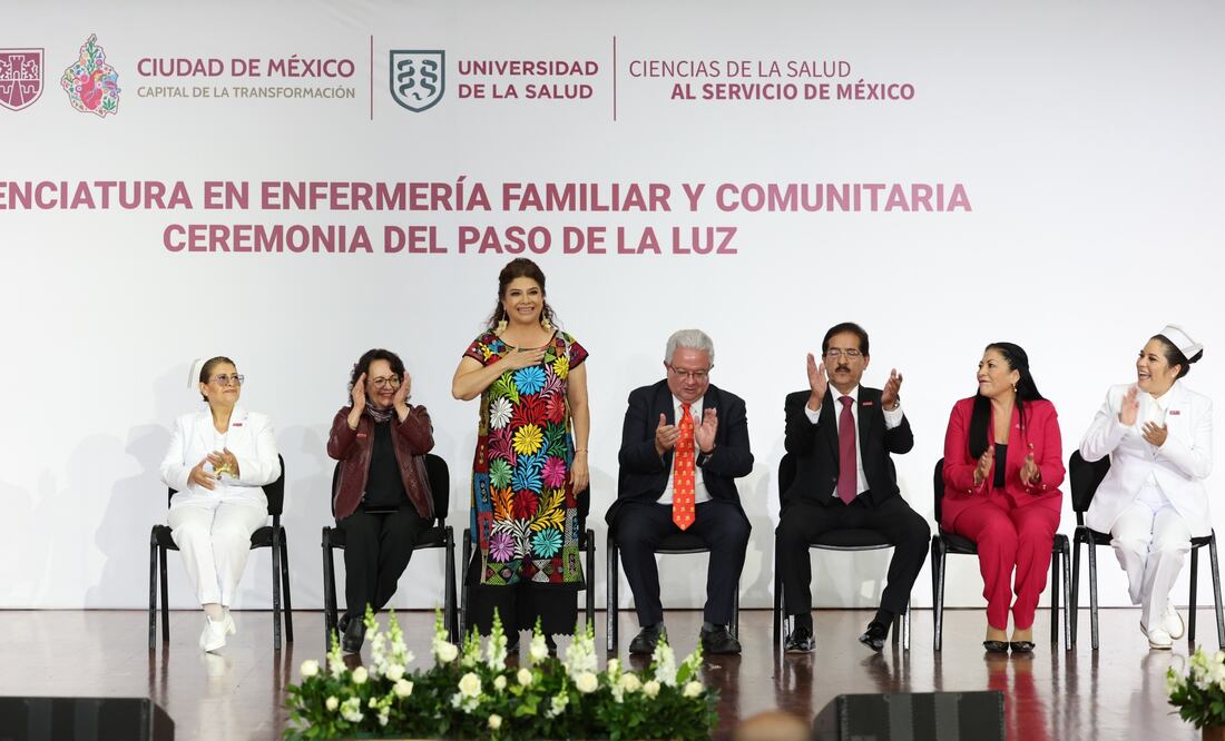 Clara Brugada encabeza ceremonia de más de 200 graduados en Enfermería Familiar y Comunitaria de la Universidad de la Salud. (Foto: especial)