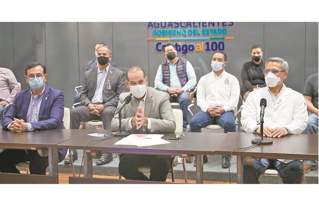 El gobernador Martín Orozco (centro) presentó ayer el Indicador Estatal COVID. Foto: ESPECIAL