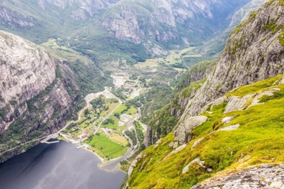 Kjeragbolten: ¿te subirías a esta roca suspendida en un abismo?