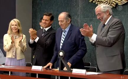 Eduardo Lizalde recibe el Premio Carlos Fuentes