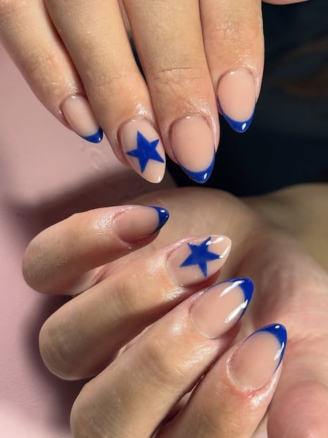 El clásico french pero reinventado. Foto: Instagram @luxury.nailsok