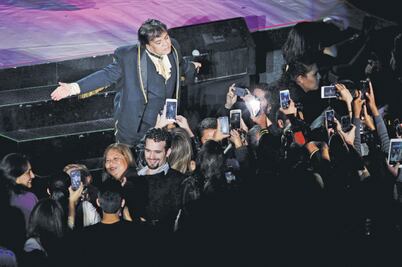 Juan Gabriel le hace el feo a todos menos al "feo" Agustín Lara