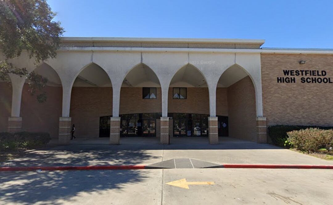 Entrada para Westfield High School en Spring, Texas. Foto: Google Maps
