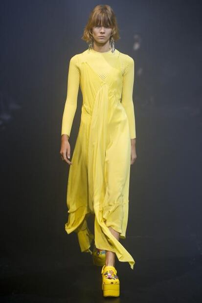 ¿Los nuevos Crocs de Balenciaga son los peores zapatos de la historia?