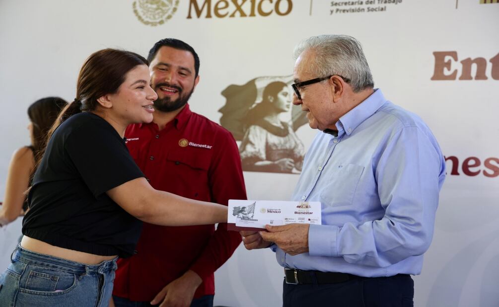 Transportistas marchan por la paz y justicia tras el asesinato del alcalde de Uruapan. Foto: Especial