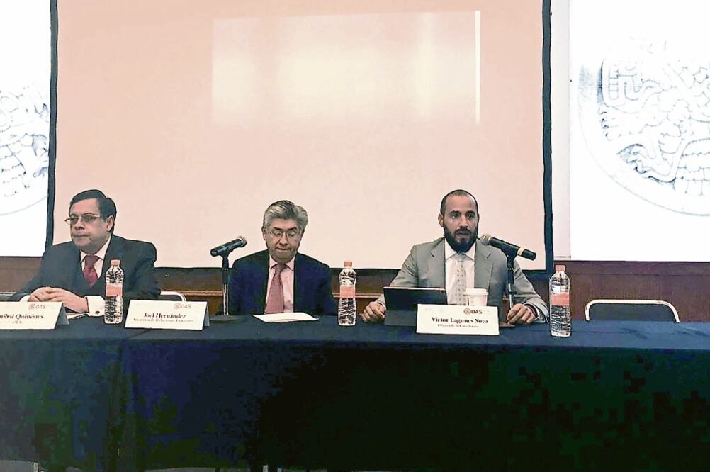 Entre los participantes estuvo Víctor Lagunes (der.), jefe de la Unidad de Innovación y Estrategia Tecnológica de la Presidencia (ESPECIAL)