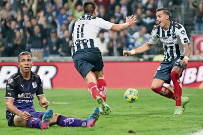 Rayados agarra de pichón a Gallos