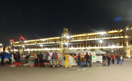 Bomberos retiran plantón en Zócalo tras acuerdo con gobierno de CDMX