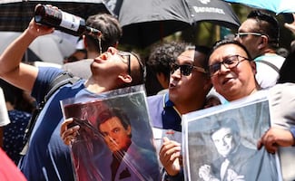 A José José lo festejaron como se debe… con copitas de más 