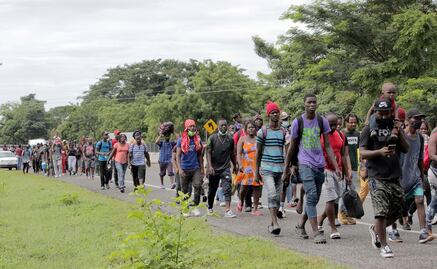 AMLO y gobernadores acuerdan acciones para proteger a migrantes de "polleros"