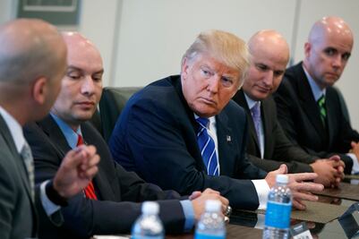 FBI cree que círculo de Trump tuvo en contacto con rusos en la elección: CNN