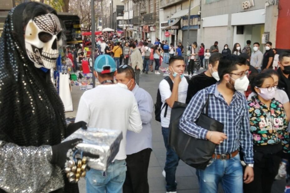 Desorganización y esperanza en aplicación de vacunas, migración y multitudes en las calles, entre las fotos de la semana