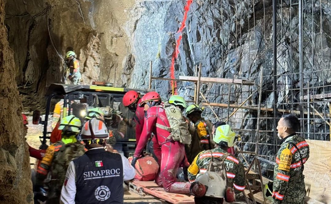 Los elementos del Batallón de Atención de Emergencias de la Secretaría de la Defensa Nacional realizan tareas de inspecciones de las áreas donde se retiran obstáculos. Foto: Especial