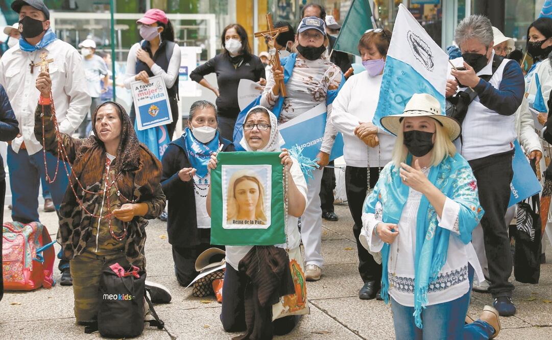 Participantes en la marcha por la mujer y la vida en diferentes estados de la República. Foto: Diego Simón. EL UNIVERSAL