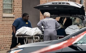 Macabro hallazgo en funeraria de Chicago; encuentran más de 50 cuerpos mal almacenados y en descomposición