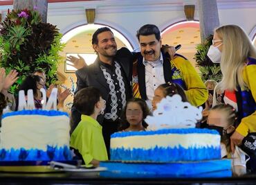 Cantante mexicano Pablo Montero canta "El Rey" a Nicolás Maduro por su cumpleaños