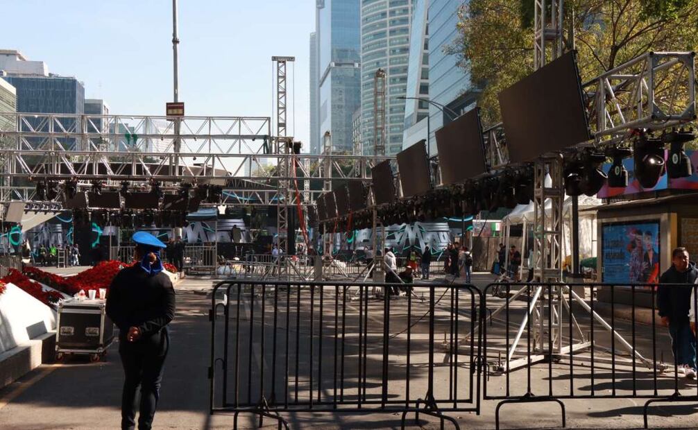 Continúan las pruebas de sonido y colocación del escenario en Paseo de la Reforma, previo al espectáculo que ofrecerá de “Polymarchs", 29 de diciembre de 2024. Foto:  Juan Carlos Williams/EL UNIVERSAL