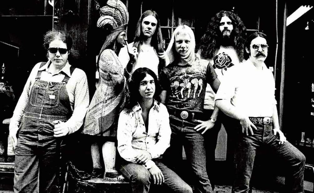 Kansas se forma en Topeka al fusionar bandas locales y comienza a girar en el circuito regional. Fotos: Archivo / EL UNIVERSAL e Instagram @kansasband