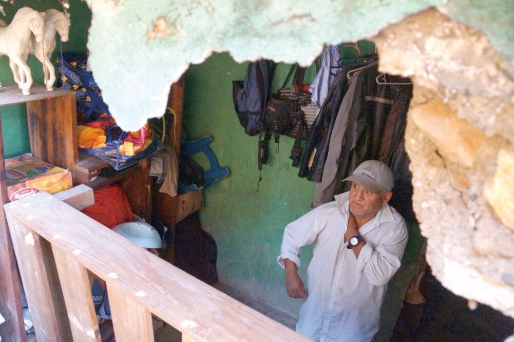 En Zompantle, Cacalotepec, los caminos estuvieron bloqueados por varios días, los cerros dejaron caer piedras y árboles, a consecuencia del temblor (EDWIN HERNÁNDEZ. EL UNIVERSAL)