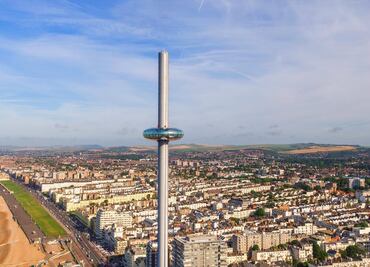 ¿Te subirías a la torre de observación móvil más alta y fina del mundo?