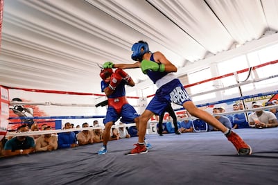 Internos de penales mexiquenses practican box como terapia de reinserción social 