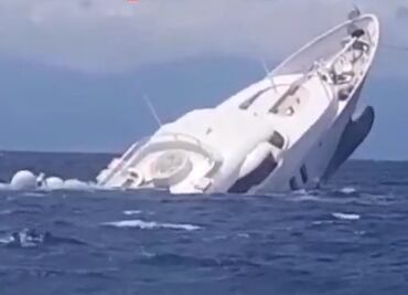 Como el Titanic, captan momento en que lujoso yate se hunde frente a la costa de Italia