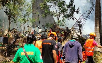 Crece a 50 la cifra de muertos por accidente de avión militar en Filipinas; hay 53 heridos