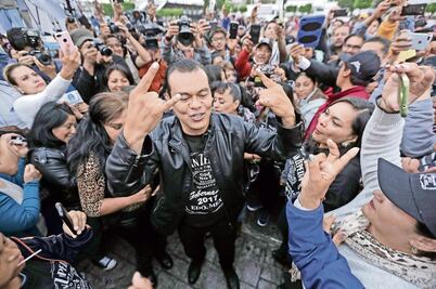 Juan Zepeda rockea en fin de campaña