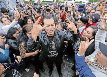 Juan Zepeda rockea en fin de campaña