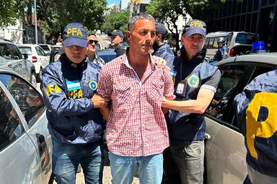 Condenan a tres años y medio de prisión al hombre que lanzó un botellazo al presidente Javier Milei