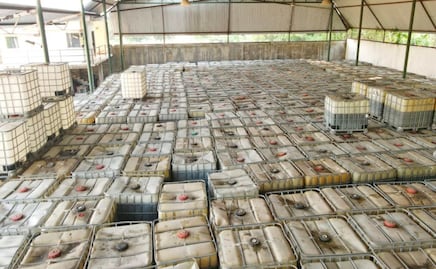 Aseguran 45 mil litros de hidrocarburo en Tabasco; catean inmueble y detienen a dos hombres 