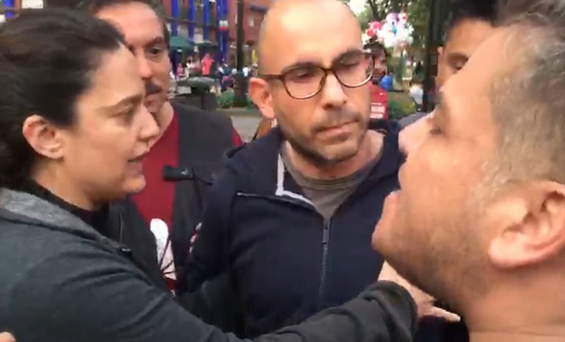 Los funcionarios iban a atender la situación luego de una protesta vecinal contra la feria (Foto: Tomada de video)