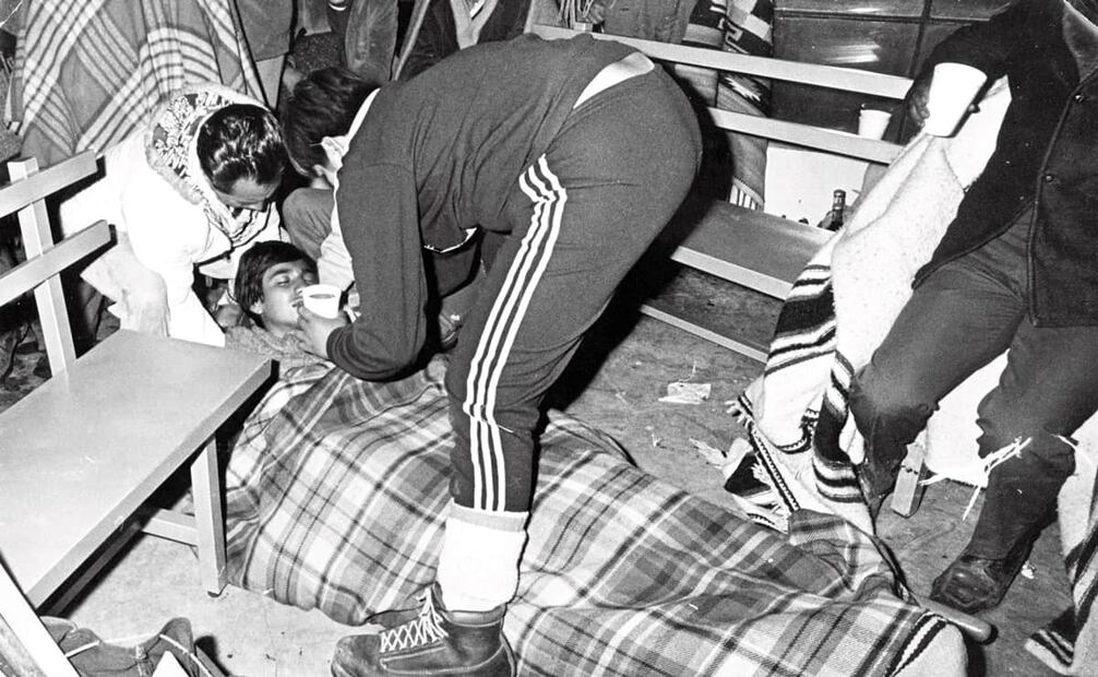 Atención de emergencia a un alpinista en el albergue de Tlamacas, cerca del Popocatépetl. Antes del Socorro Alpino, no todos los excursionistas caídos eran rescatados. Foto: Archivo EL UNIVERSAL.