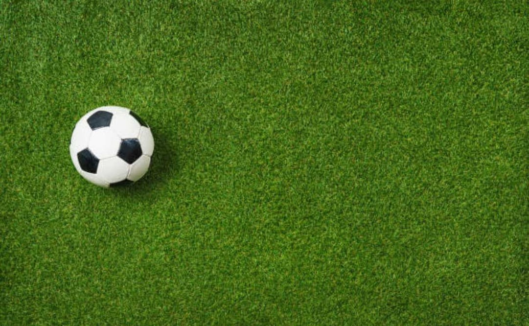 El menor explicó que fue agredido cuando estaba jugando con sus amigos al fútbol en un pequeño parque en el barrio de Giugliano en el norte de la ciudad, por otro niño, de unos 10 años, que quería la pelota. Foto: IStock