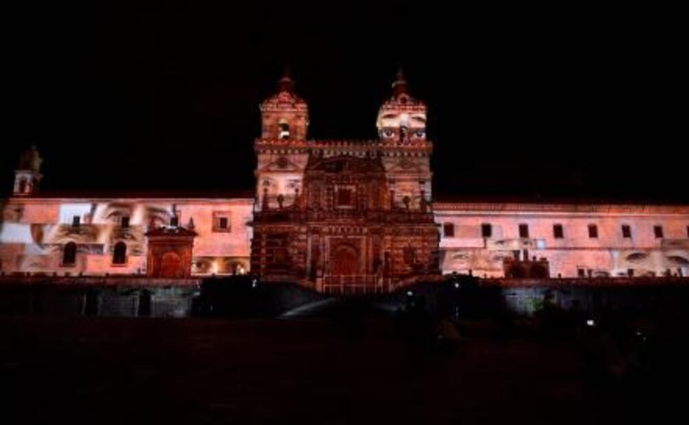 Edificios emblemáticos se pintan de colores en Quito