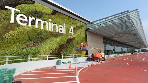 Los trucos de los aeropuertos para controlar a los pasajeros y hacernos comprar más