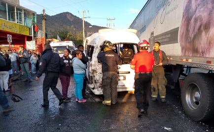 Choque de una combi en la Naucalpan-Toluca deja al menos 14 lesionados