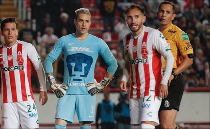 Jugador del Necaxa da alimentos y ropa a asilos