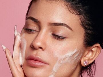 Critican línea de cuidados para la piel de Kylie Jenner