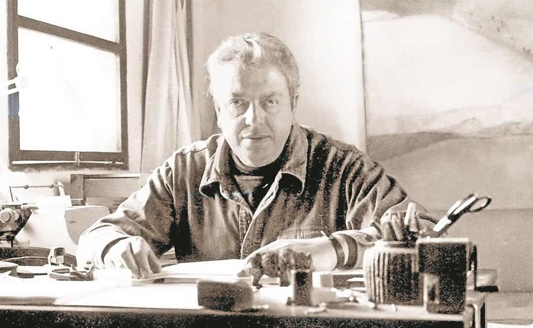 El también traductor estudió Ingeniería en la Universidad Nacional Autónoma de México (UNAM), misma que abandonó en 1954 para iniciar cursos de arte dramático. Después recibió una beca de la Fundación Rockefeller para estudiar teatro.
