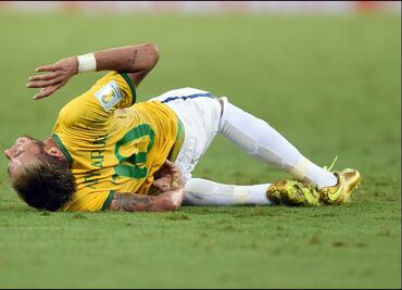 La dolorosa lesión de Neymar en Brasil 2014