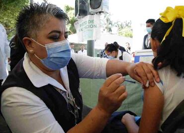 Arranca vacunación contra el VPH en escuelas de la CDMX